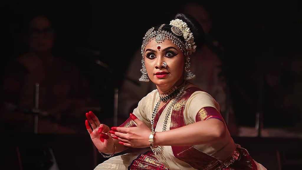 ಕಲೆಗೆ ಧರ್ಮದ ಬೇಲಿ ಇಲ್ಲ: ಎಂಎ ಮೋಹಿನಿಯಾಟ್ಟಂನಲ್ಲಿ first rank ಪಡೆದ Muslim ಯುವತಿ, ಕೋಮು ಸೌಹಾರ್ದತೆಗೆ ಸಾಕ್ಷಿಯಾದ ಜಮ್ಷೀನಾ ಜಮಾಲ್ ಯಶೋಗಾಥೆ..!