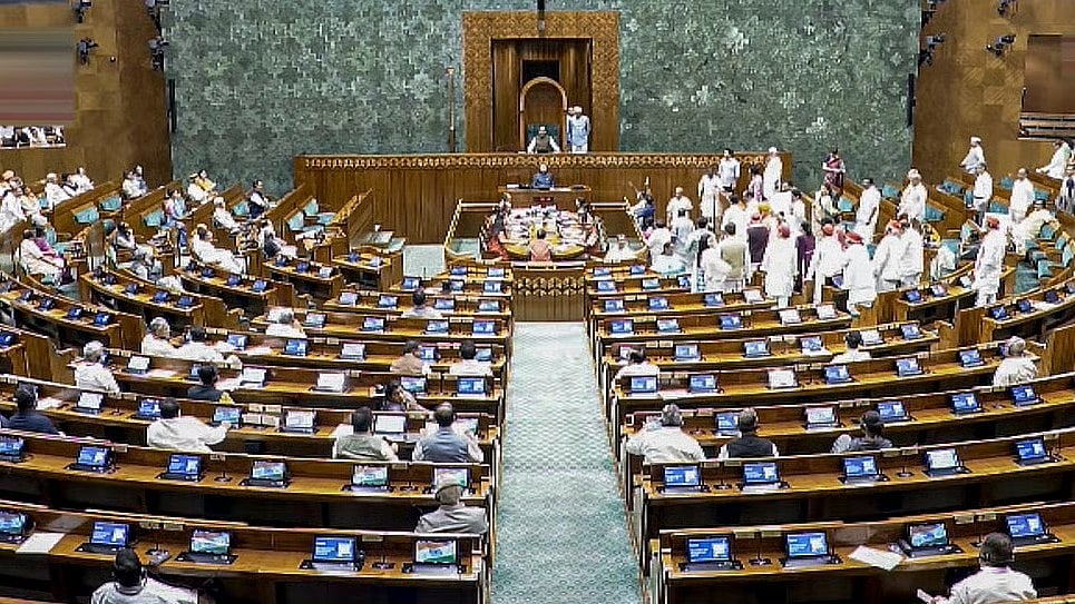 ಅಮಿತ್ ಶಾ ವಿಚಾರವಾಗಿ ಸಂಸತ್ನಲ್ಲಿ ಭಾರೀ ಗದ್ದಲ; Lok Sabha-Rajya Sabha ಕಲಾಪ ಸೋಮವಾರಕ್ಕೆ ಮುಂದೂಡಿಕೆ..!