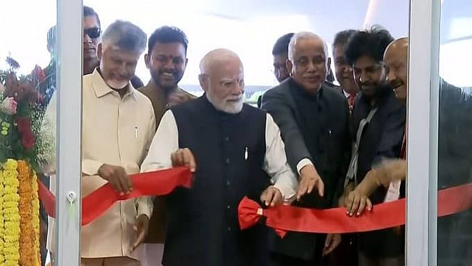 ಏರ್ಪೋರ್ಟ್ to ಸೆಮಿಕಂಡಕ್ಟರ್, ಆಂಧ್ರಕ್ಕೆ ಬಂಪರ್ ಗಿಫ್ಟ್: ವಿಮಾನ ನಿಲ್ದಾಣ ಉದ್ಘಾಟನೆ ಸೇರಿ 17,900 ಕೋಟಿ ರೂ ಯೋಜನೆಗಳಿಗೆ ಪ್ರಧಾನಿ ಮೋದಿ ಚಾಲನೆ