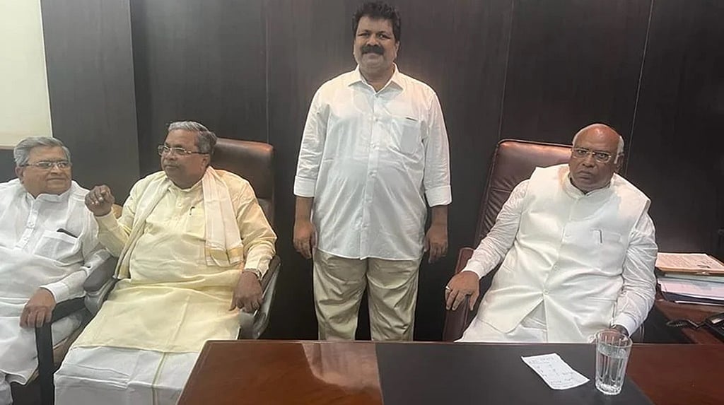ಸಚಿವ ಸಂಪುಟ ವಿಸ್ತರಣೆಯಲ್ಲಿ ಭಾರೀ ಗೊಂದಲ: ಕೊನೇ ಕ್ಷಣದಲ್ಲಿ ಮಂಕಾಳು ವೈದ್ಯಗೆ ಕಾಂಗ್ರೆಸ್ ಶಾಕ್; ಪಟ್ಟಿಯಲ್ಲಿ ಹೆಸರು ಇದ್ದರೂ ಕೈತಪ್ಪಿದ ಮಂತ್ರಿಗಿರಿ..!