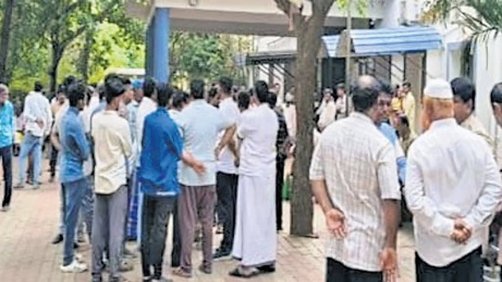 ಹೊಸಪೇಟೆ: ಪೊಲೀಸ್ ಠಾಣೆಯಲ್ಲಿ ಯುವಕ ಅನುಮಾನಾಸ್ಪದ ಸಾವು, ಲಾಕಪ್ ಡೆತ್ ಆರೋಪ!