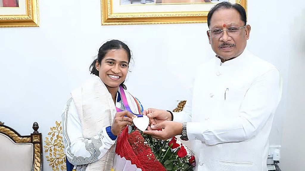ಕಾಮನ್‌ವೆಲ್ತ್ ಗೇಮ್ಸ್ ನ ಬೆಳ್ಳಿ ಪದಕ ವಿಜೇತೆ ಜ್ಞಾನೇಶ್ವರಿಗೆ ಬಂಪರ್ ಗಿಫ್ಟ್: 30 ಲಕ್ಷ ರೂ ನಗದು, DSP ಹುದ್ದೆ ನೀಡಿ ಗೌರವಿಸಿದ ಛತ್ತೀಸ್‌ಗಢ ಸಿಎಂ!