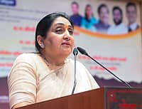 'ನನ್ನ ಪತಿ ಅಜಿತ್ ಪವಾರ್ ಸಾವನ್ನು ರಾಜಕೀಯಗೊಳಿಸಬೇಡಿ': ಸುಪ್ರಿಯಾ ಸುಳೆ ಟೀಕೆ ನಂತರ ಪತ್ನಿ ಸುನೇತ್ರಾ ಪವಾರ್