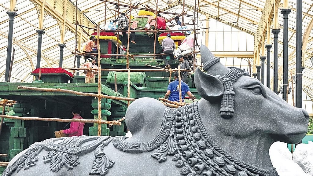 Lalbagh Flower Show 2026: ಈ ಬಾರಿ ಫಲಪುಷ್ಪ ಪ್ರದರ್ಶನದಲ್ಲಿ ಗಂಗ ಸಾಮ್ರಾಜ್ಯ ಅನಾವರಣ; ಹೂಗಳಲ್ಲಿ ಅರಳಲಿದೆ 1,200 ವರ್ಷದ ಬೇಗೂರು ಪಂಚಲಿಂಗೇಶ್ವರ ದೇವಾಲಯ..!