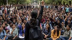 "Justice for Manasa": ಆಟೋ ಡಿಕ್ಕಿಯಾಗಿ ವಿದ್ಯಾರ್ಥಿನಿ ದಾರುಣ ಸಾವು; ಬೆಂಗಳೂರು ವಿವಿ ಆವರಣದಲ್ಲಿ ರಸ್ತೆ ತಡೆದು ವಿದ್ಯಾರ್ಥಿಗಳ ಆಕ್ರೋಶ..!