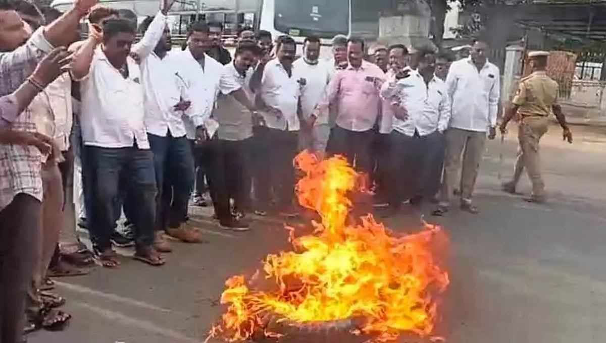 ಸಂಪುಟ ವಿಸ್ತರಣೆ ಕಿಚ್ಚು: ಬಂಡಾಯ ಶಾಸಕರ ಬೆಂಬಲಗರಿಂದ ಹಲವು ಕಡೆ ಬಂದ್; ಬೀದಿಗಿಳಿದು ಪ್ರತಿಭಟನೆ!