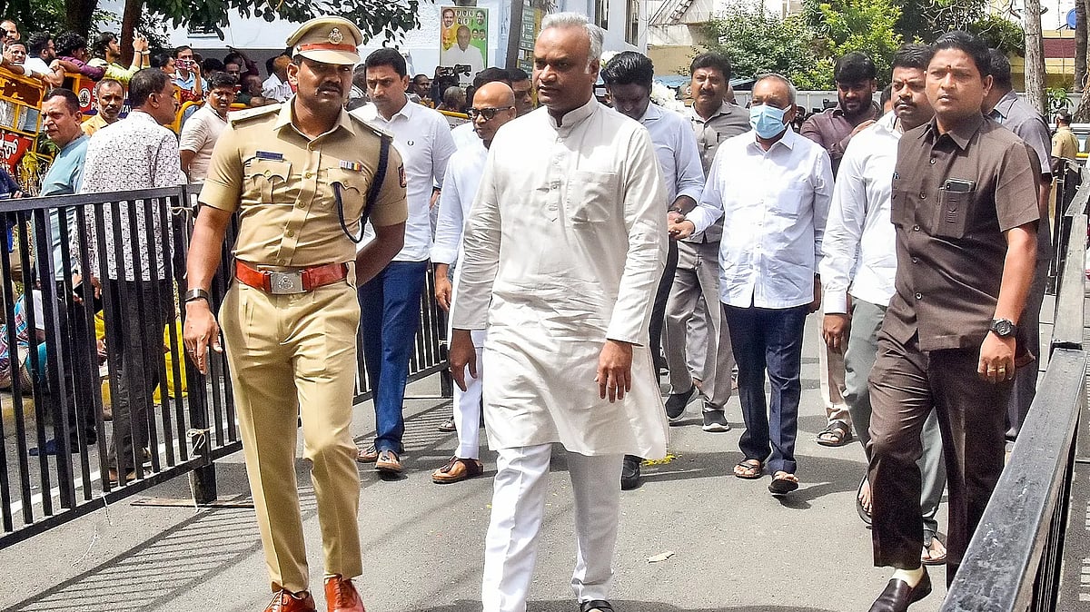 ಕರ್ನಾಟಕದಲ್ಲಿ ಅಕ್ರಮ ವಲಸಿಗರ ವಿರುದ್ಧ ಕಾರ್ಯಾಚರಣೆ.. 3 ತಿಂಗಳಲ್ಲಿ 1,000 ಮಂದಿ ಪತ್ತೆ: Priyank Kharge ಹೇಳಿದ್ದೇನು?