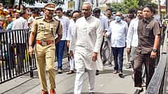 ಕರ್ನಾಟಕದಲ್ಲಿ ಅಕ್ರಮ ವಲಸಿಗರ ವಿರುದ್ಧ ಕಾರ್ಯಾಚರಣೆ.. 3 ತಿಂಗಳಲ್ಲಿ 1,000 ಮಂದಿ ಪತ್ತೆ: Priyank Kharge ಹೇಳಿದ್ದೇನು?