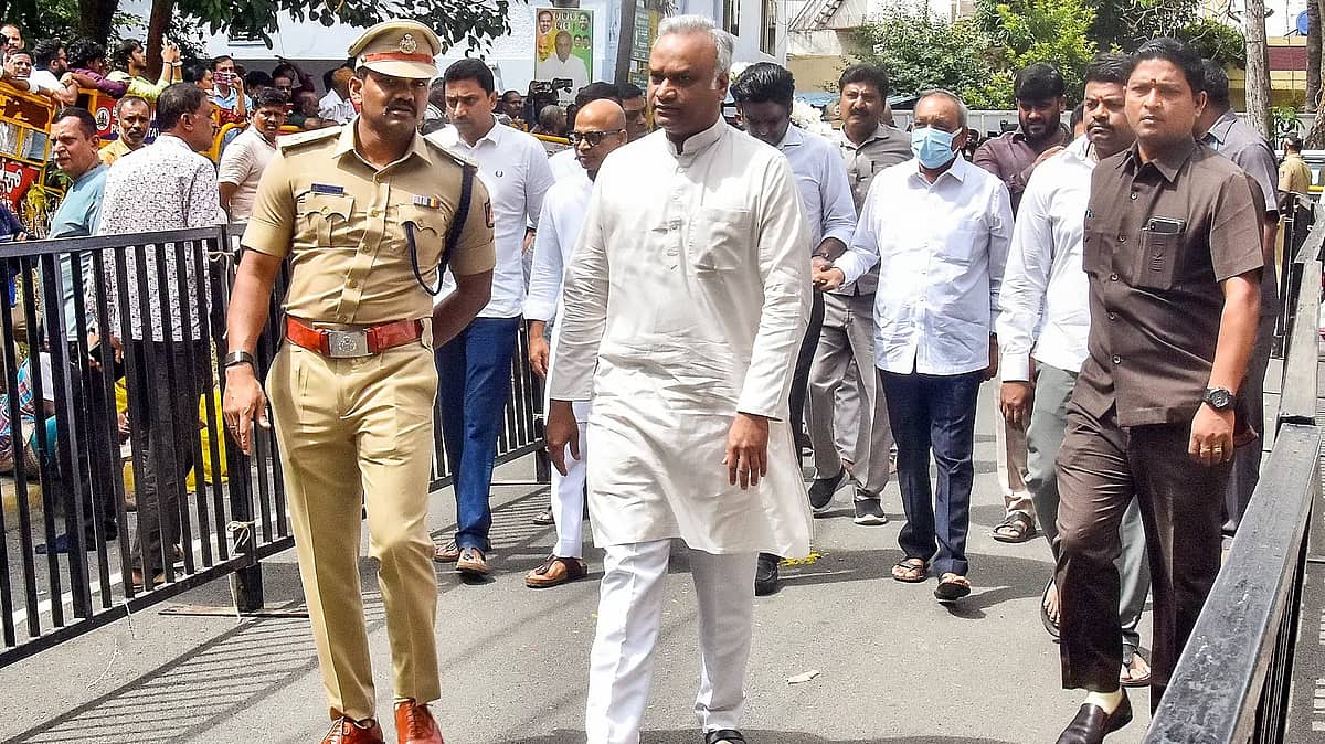 ಕರ್ನಾಟಕದಲ್ಲಿ ಅಕ್ರಮ ವಲಸಿಗರ ವಿರುದ್ಧ ಕಾರ್ಯಾಚರಣೆ.. 3 ತಿಂಗಳಲ್ಲಿ 1,000 ಮಂದಿ ಪತ್ತೆ: Priyank Kharge ಹೇಳಿದ್ದೇನು?