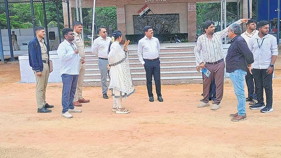 ಸ್ವಾತಂತ್ರ್ಯೋತ್ಸವ ಸಂಭ್ರಮಕ್ಕೆ ಬೆಂಗಳೂರು ಸಜ್ಜು: ಮಾಣೆಕ್ಶಾ ಮೈದಾನದಲ್ಲಿ ಭರದ ಸಿದ್ಧತೆ..!