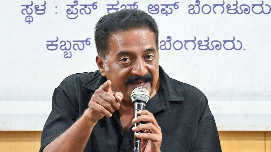 ಗಣೇಶ ವಿಸರ್ಜನೆ ಮುಗಿದಿದೆ, ಜ್ಞಾನೇಶ್ ಕುಮಾರ್ ಬಾಕಿಯಿದೆ; ಗಾಂಧಿ ಕೊಂದ ಗೂಡ್ಸೆ ಪೂಜಿಸುವ ಗೂಂಡಾಗಳಿದ್ದಾರೆ: ಪ್ರಕಾಶ್ ರಾಜ್