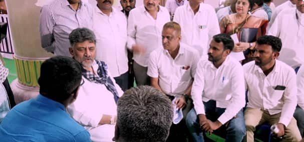 ಬಿಡದಿ ಟೌನ್ಶಿಪ್ ಯೋಜನೆಗೆ ಜಮೀನು ನೀಡಲು ಸಿದ್ಧರಿದ್ದೇವೆ, ಅಂತಿಮ ಅಧಿಸೂಚನೆ ಹೊರಡಿಸಿ: CM ಡಿ.ಕೆ ಶಿವಕುಮಾರ್ ಗೆ ರೈತ ನಿಯೋಗ ಮನವಿ; Video