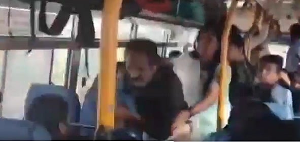 ಬಸ್‌ನಲ್ಲಿ ಮಹಿಳೆಯೊಂದಿಗೆ ಅನುಚಿತವಾಗಿ ವರ್ತಿಸಿದ ವೃದ್ಧನಿಗೆ ಥಳಿತ; Video Viral
