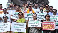ಡಿ.ಕೆ ಶಿವಕುಮಾರ್ ಸಂಪುಟದಲ್ಲಿ ಮಹಿಳಾ ಸಚಿವರಿಲ್ಲ: ವಿಧಾನಸೌಧ ಆವರಣದಲ್ಲಿ ಬಿಜೆಪಿ ಶಾಸಕರ ಪ್ರತಿಭಟನೆ; Video