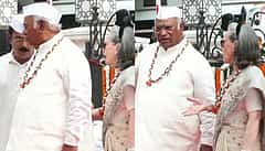 'ವಂದೇ ಮಾತರಂ' ಹಾಡುವ ವೇಳೆ ಅರ್ಧದಲ್ಲೇ ನಿಲ್ಲಿಸುವಂತೆ ಸೋನಿಯಾ ಗಾಂಧಿ ಸನ್ನೆ?: Viral Video ಬಗ್ಗೆ ಕಾಂಗ್ರೆಸ್ ಹೇಳುವುದೇನು?