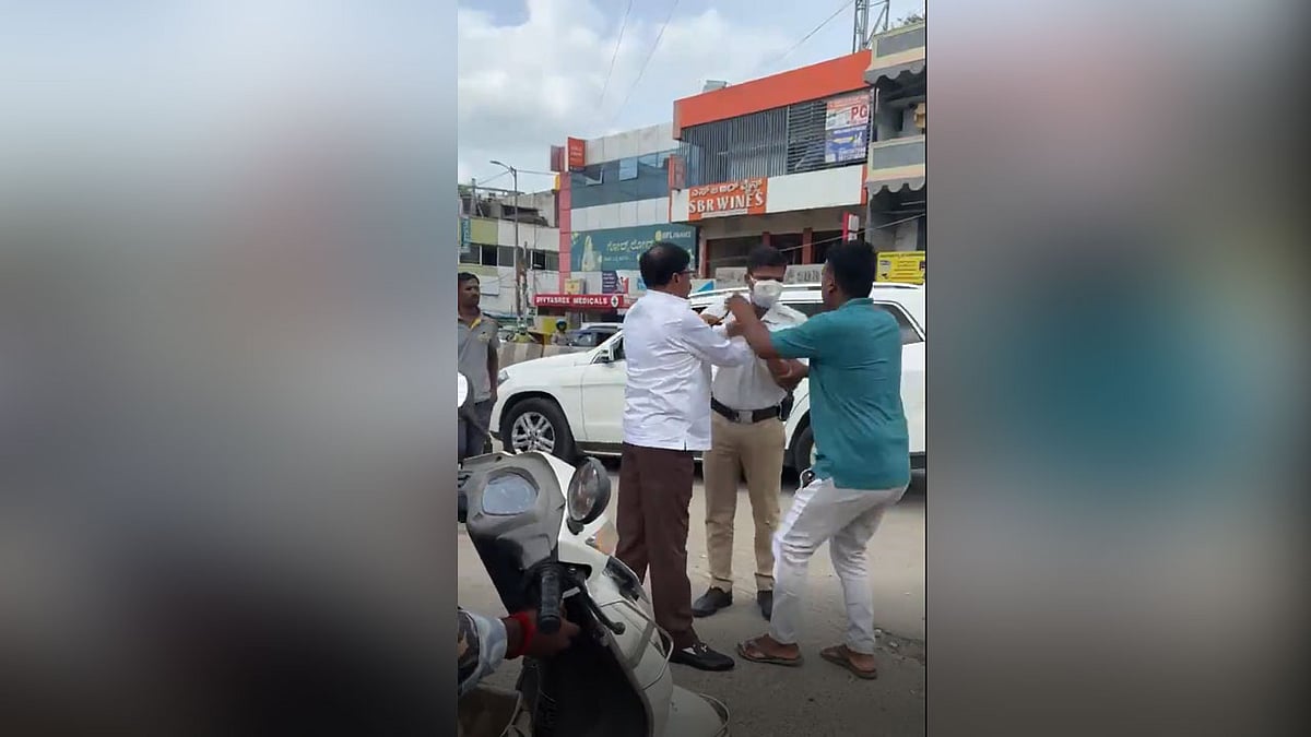 'ನನ್ ಕಾರನ್ನೇ ನಿಲ್ಲಿಸ್ತೀಯಾ?': ಟ್ರಾಫಿಕ್ ಪೊಲೀಸ್ ಮೇಲೆ ಹಲ್ಲೆ, JDS ನಾಯಕನ ಬಂಧನ, Video