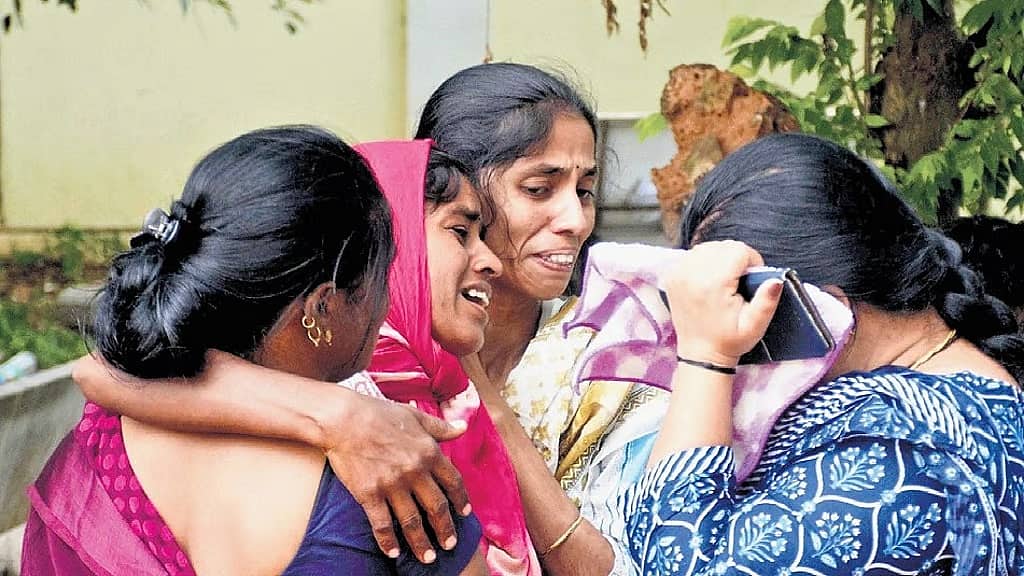 ಬೇಟೆಗಾರರೋ ಅಥವಾ ಮುಗ್ಧ ರೈತರೋ? ಶವಾಗಾರದ ಮುಂದೆ ಭಾರೀ ಹೈಡ್ರಾಮಾ; ಮರಣೋತ್ತರ ಪರೀಕ್ಷೆಗೆ ತೀವ್ರ ವಿರೋಧ, ಲಿಖಿತ ಭರವಸೆಗೆ ಪಟ್ಟು..!