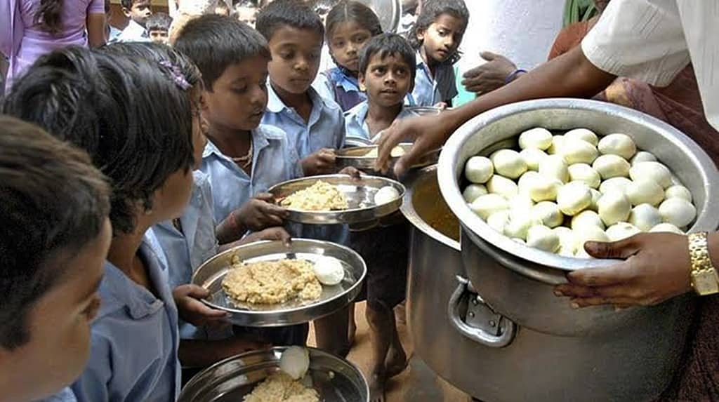 ಬಿಸಿಯೂಟ ಯೋಜನೆ: ಶಾಲಾ ಮಕ್ಕಳ ಪೌಷ್ಟಿಕ ಆಹಾರಕ್ಕೆ ಸರ್ಕಾರ ಒತ್ತು; ಮೊಟ್ಟೆ ಖರೀದಿ ಸಬ್ಸಿಡಿ ಹೆಚ್ಚಳಕ್ಕೆ ಚಿಂತನೆ!