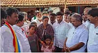ಹನೂರು ಶೂಟೌಟ್ ಕೇಸ್: ಸಂತ್ರಸ್ತರ ಕುಟುಂಬಗಳಿಗೆ ತಮಿಳುನಾಡು ನಾಯಕರ ಸಾಂತ್ವನ; ಪರಿಹಾರದ ಭರವಸೆ