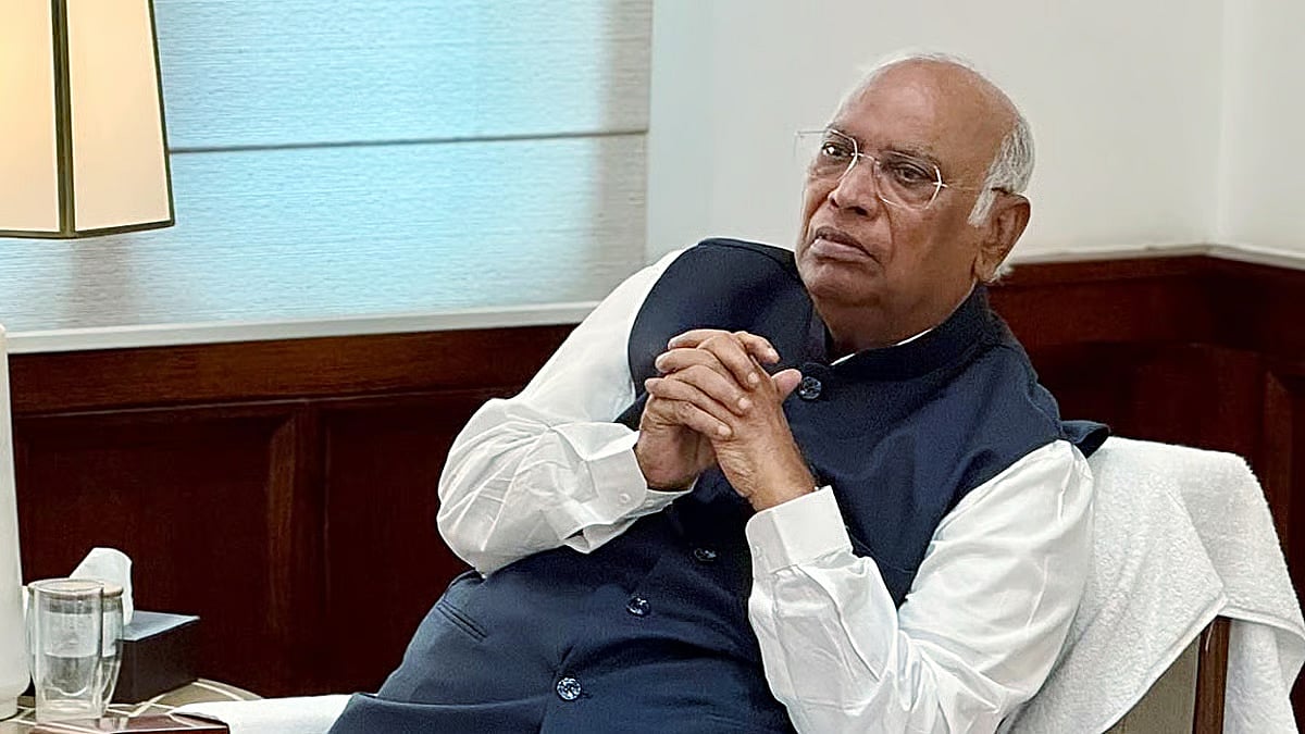 ರೇವಂತ್ ರೆಡ್ಡಿ ಅಮೆರಿಕ ಪ್ರವಾಸಕ್ಕೆ ಅನುಮತಿ ನಿರಾಕರಣೆ: ಕೇಂದ್ರದ 'ಸಂಕುಚಿತ ಮನೋಭಾವ'ಕ್ಕೆ ಸಾಕ್ಷಿ; AICC ಅಧ್ಯಕ್ಷ ಮಲ್ಲಿಕಾರ್ಜುನ ಖರ್ಗೆ