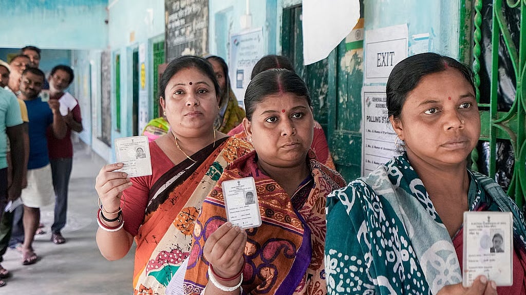 11 ವಿದೇಶಿಯರ ಬಳಿ ಕರ್ನಾಟಕದ Voter ID: ಚುನಾವಣಾ ಆಯೋಗದಿಂದ ತನಿಖೆ ಆರಂಭ