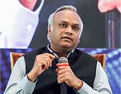 ಕೇಂದ್ರ ಸರ್ಕಾರ ಅಂಬಾನಿ, ಅದಾನಿ 'ಗುಲಾಮ' ಎಂಬ ಅಭಿಪ್ರಾಯಕ್ಕೆ ಈಗಲೂ ಬದ್ಧ; ಆದರೆ ಅದಾನಿ ನಮಗೆ ಕೇವಲ...: ಪ್ರಿಯಾಂಕ್ ಖರ್ಗೆ