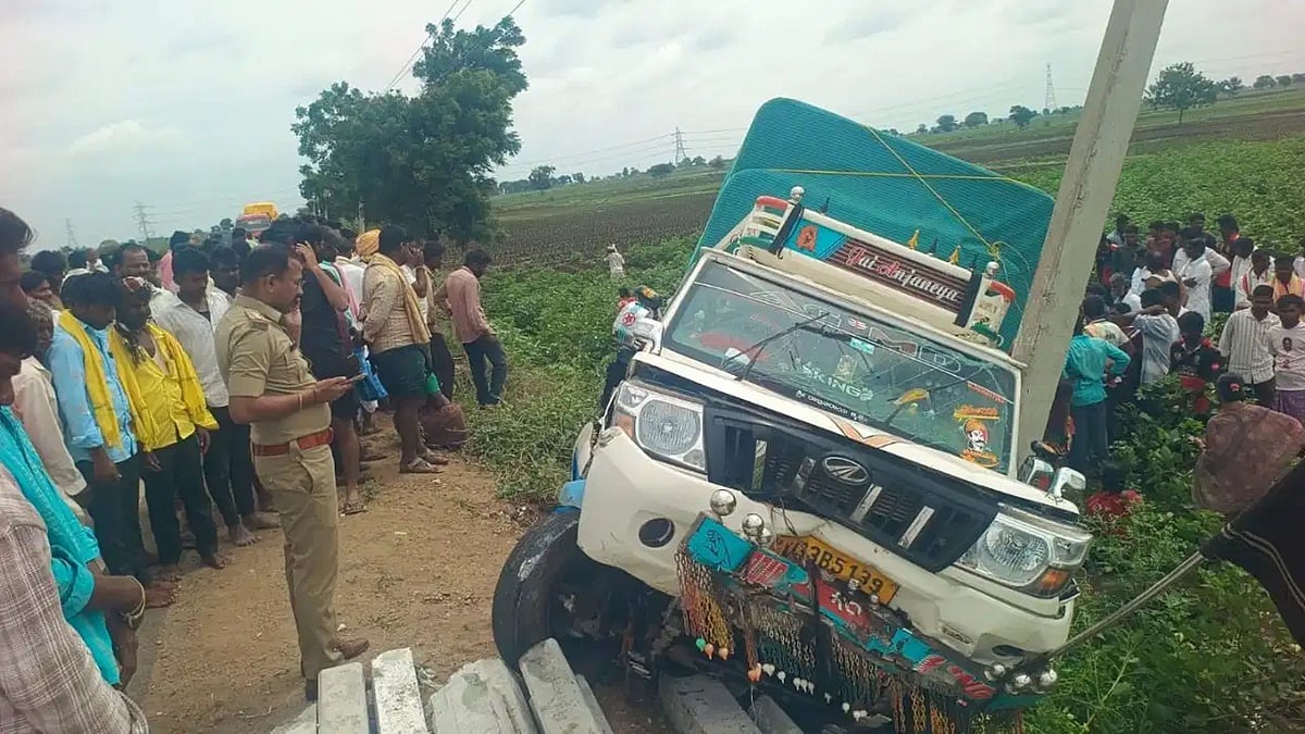 ಯಾದಗಿರಿ: ವಿದ್ಯುತ್ ಕಂಬಕ್ಕೆ ಬೊಲೆರೊ ವಾಹನ ಡಿಕ್ಕಿ; ಭೀಕರ ಅಪಘಾತದಲ್ಲಿ ಮೂವರು ಸಾವು; 8 ಕಾರ್ಮಿಕರ ಸ್ಥಿತಿ ಗಂಭೀರ