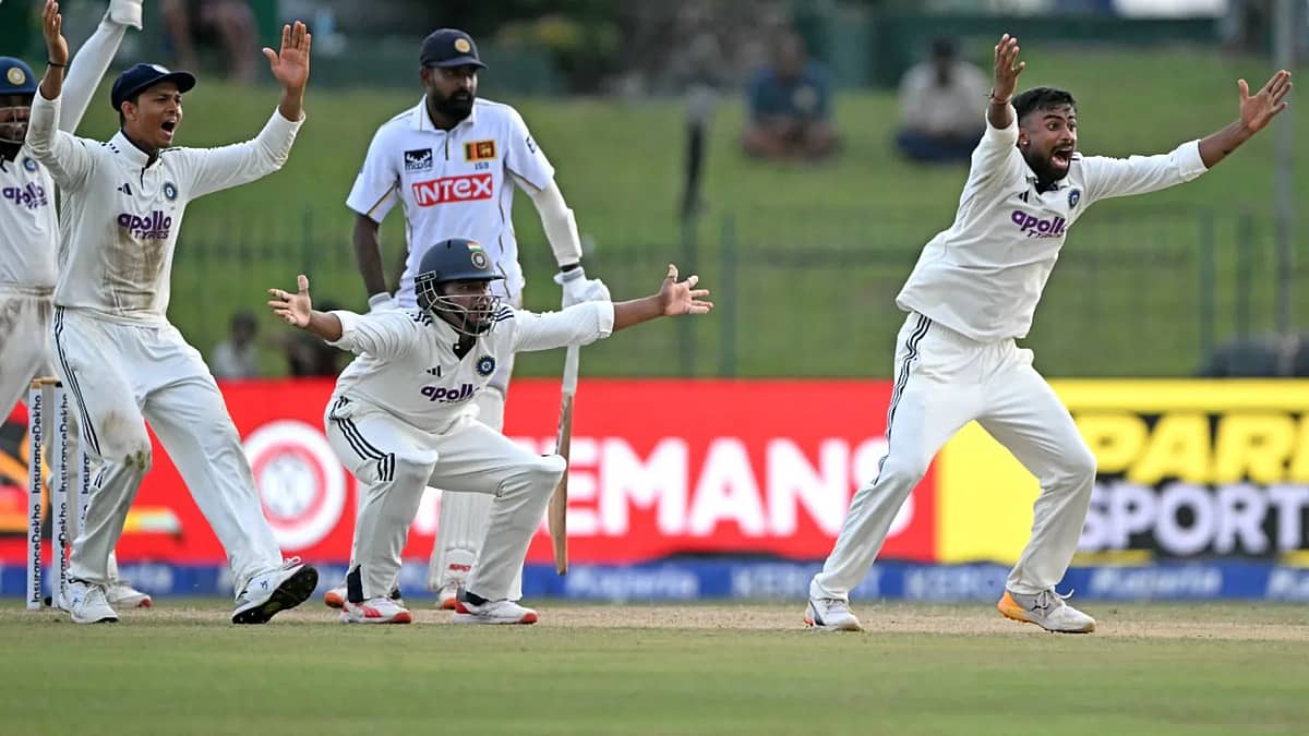 'ಕಿವಿಲಿ ಹೊಗೆ ಬರುವಂತಿದೆ': ಲಂಕಾ-ಭಾರತ ಟೆಸ್ಟ್ ಪಂದ್ಯದಲ್ಲಿ ಮತ್ತೊಂದು ವಿವಾದ; ಗ್ಲೌಸ್ ಕಿತ್ತೆಸೆದ ಬ್ಯಾಟರ್, ಆಗಿದ್ದೇನು?