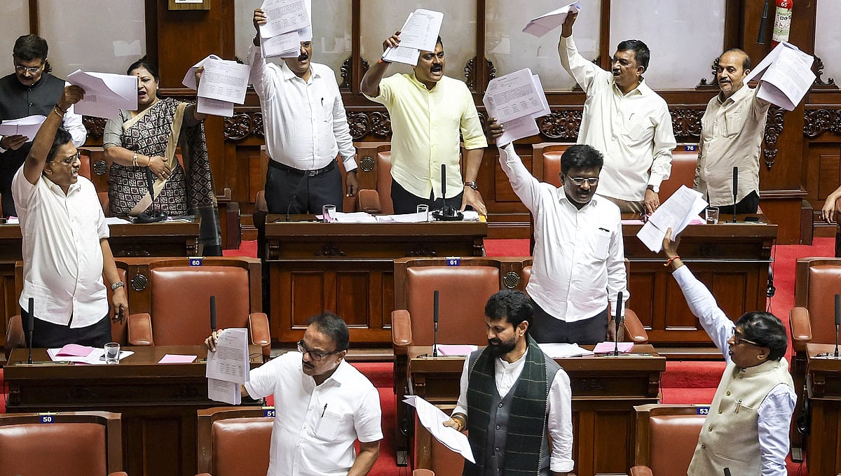 ಸದನ ನುಂಗಿದ ನಾಗೇಂದ್ರ: 3 ದಿನ ಮುನ್ನವೇ ಅಧಿವೇಶನ ಮೊಟಕು; ರಾತ್ರಿಯಿಡೀ ಧರಣಿ ನಡೆಸುವ ವಿಪಕ್ಷಗಳ ಯೋಜನೆಗೆ ತಣ್ಣೀರು!