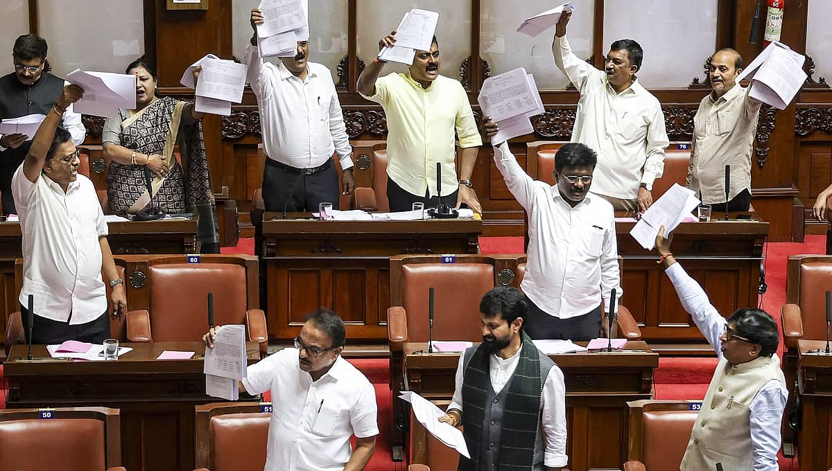ಸದನ ನುಂಗಿದ ನಾಗೇಂದ್ರ: 3 ದಿನ ಮುನ್ನವೇ ಅಧಿವೇಶನ ಮೊಟಕು; ರಾತ್ರಿಯಿಡೀ ಧರಣಿ ನಡೆಸುವ ವಿಪಕ್ಷಗಳ ಯೋಜನೆಗೆ ತಣ್ಣೀರು!
