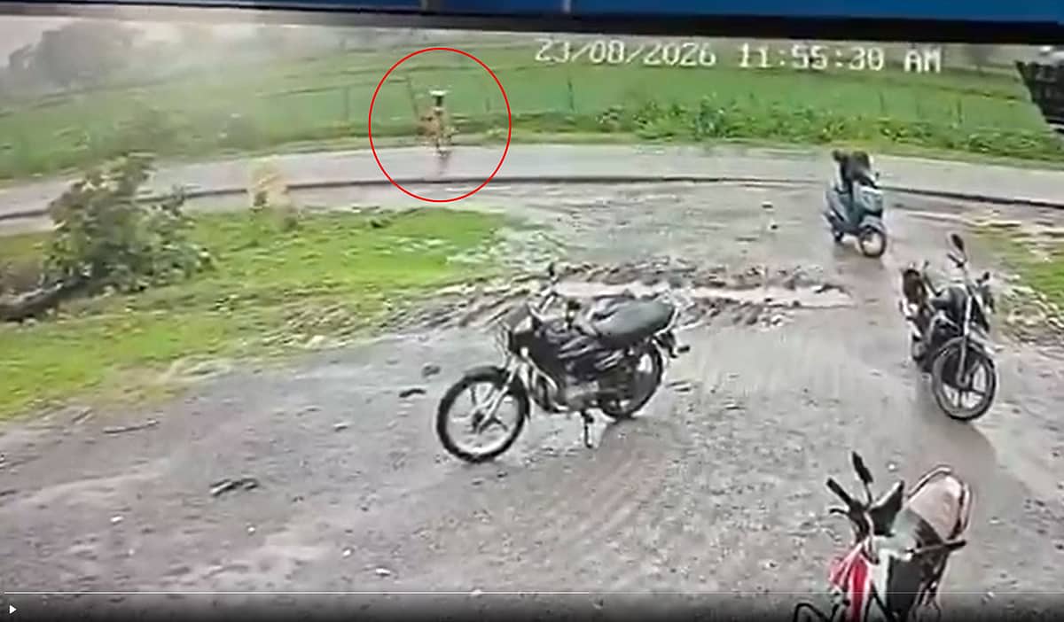 Chhattisgarh: ಹೊಲದಿಂದ ಮನೆಗೆ ಮರಳುತ್ತಿದ್ದ ಮಹಿಳೆಗೆ ಸಿಡಿಲು ಬಡಿದು ಸಾವು, Video
