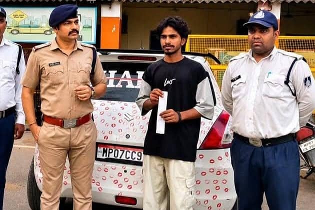 ಬಾಯ್ ಫ್ರೆಂಡ್ ಕಾರಿಗೆ ಲಿಪ್ ಸ್ಟಿಕ್ ನಿಂದ ಮುತ್ತು ಹಚ್ಚಿದ ಯುವತಿ; ಪೊಲೀಸರಿಂದ ಬಿತ್ತು ದಂಡ; Video