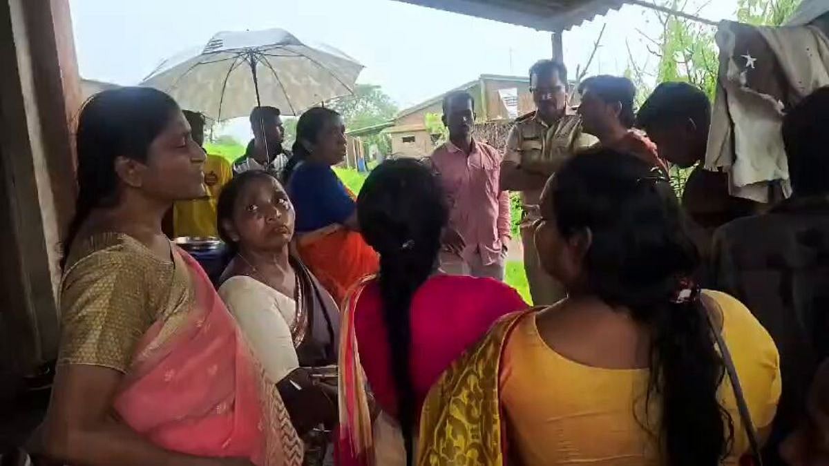 ಮತಾಂತರವಾದರೆ ಎಲ್ಲಾ ಸಮಸ್ಯೆಗಳು ಮಾಯ ಎಂದು ಹಿಂದೂ ದೇವತೆಗಳಿಗೆ ಅಪಮಾನ! 18 ವರ್ಷದ ಯುವಕನ ದೂರಿನ ಮೇರೆಗೆ 22 ಮಹಿಳೆಯರ ವಿರುದ್ಧ FIR