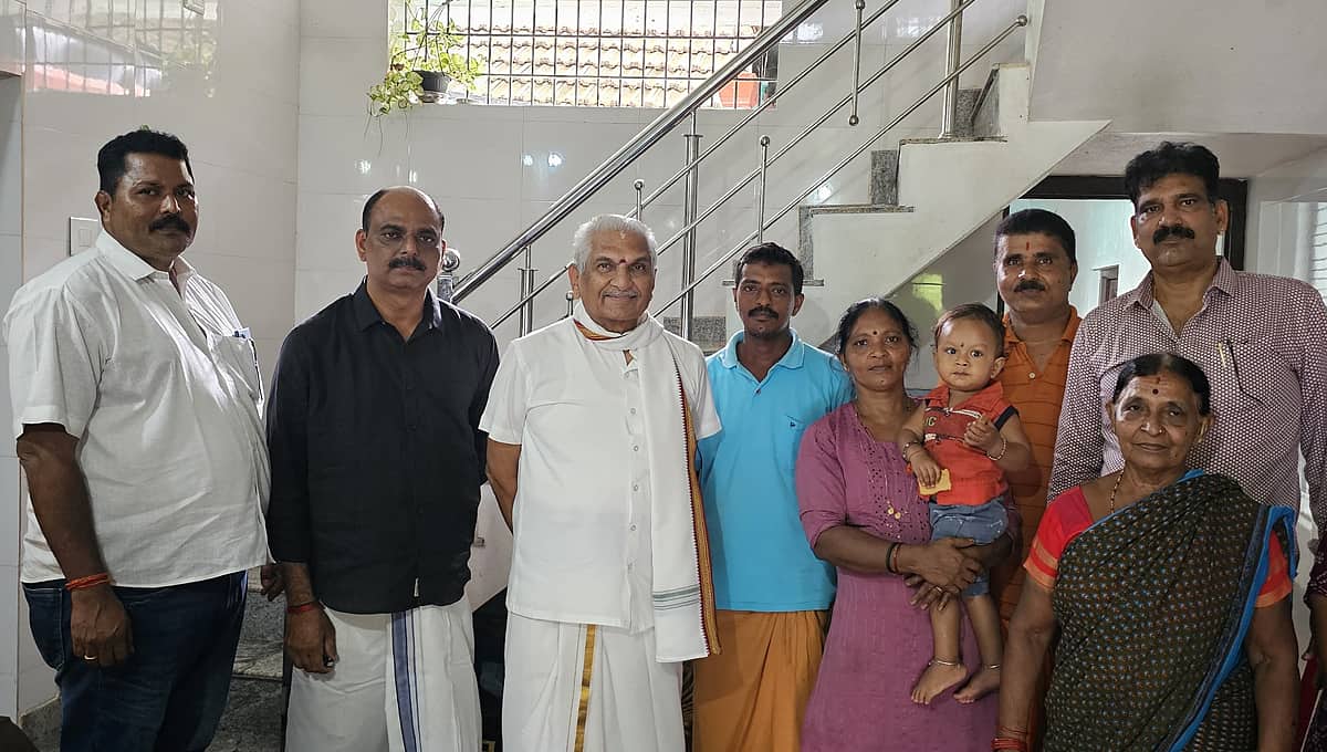 ಬೆಳ್ತಂಗಡಿ: ಸೌಜನ್ಯ ಮನೆಗೆ ಆರ್ ಎಸ್ ಎಸ್ ಮುಖಂಡ ಕಲ್ಲಡ್ಕ ಪ್ರಭಾಕರ ಭಟ್ ಭೇಟಿ; ಕುಟುಂಬ ಸದಸ್ಯರೊಂದಿಗೆ ಮಾತುಕತೆ!