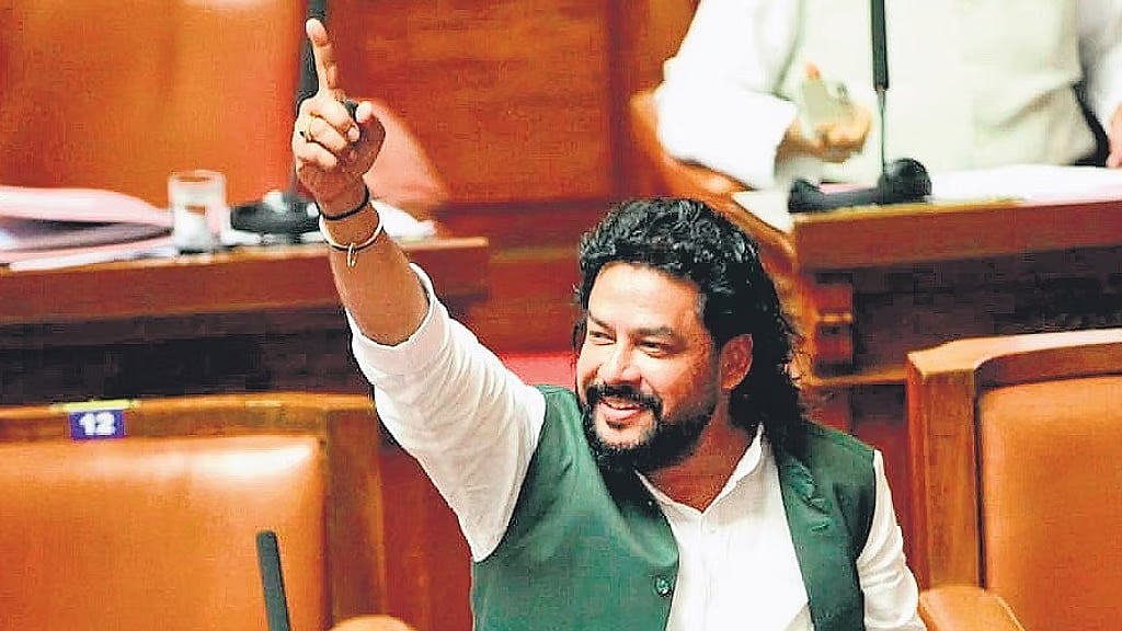 ಕ್ಲೈಮ್ಯಾಕ್ಸ್ ಹಂತಕ್ಕೆ ಸಚಿವ ನಾಗೇಂದ್ರ ವಿವಾದ: ರಾಹುಲ್ ಗಾಂಧಿಗೆ ವರದಿ ಒಪ್ಪಿಸಿದ ಡಿಕೆಶಿ; ಹೈಕಮಾಂಡ್ ಅಂಗಳದಲ್ಲಿ ರಾಜೀನಾಮೆ ಲೆಕ್ಕಾಚಾರ..!