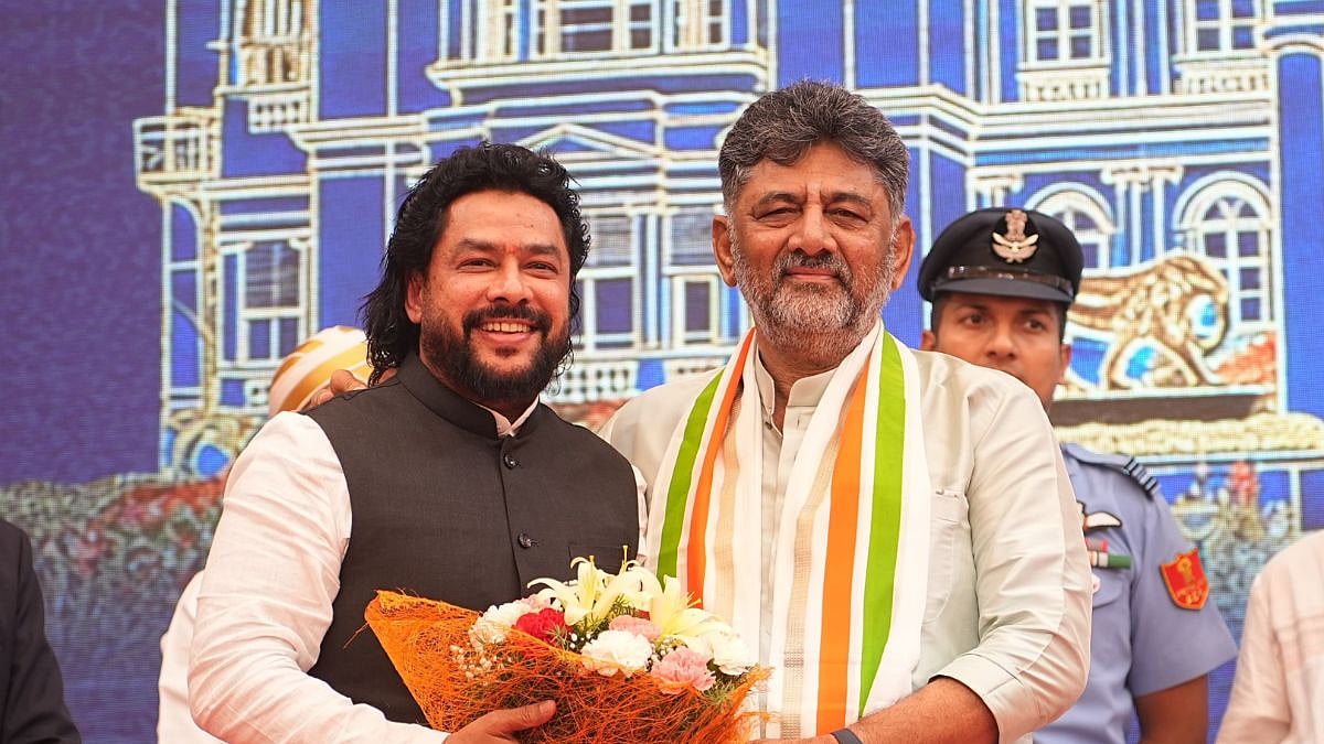 ನಾಗೇಂದ್ರ ನಿರ್ಗಮನದಿಂದ ಎಚ್ಚೆತ್ತ ಕೈ ಪಾಳಯ; ಹಾನಿ ತಡೆಯಲು ST ಮತಬ್ಯಾಂಕ್ ಉಳಿಸಿಕೊಳ್ಳಲು ಮಾಸ್ಟರ್ ಪ್ಲ್ಯಾನ್..!