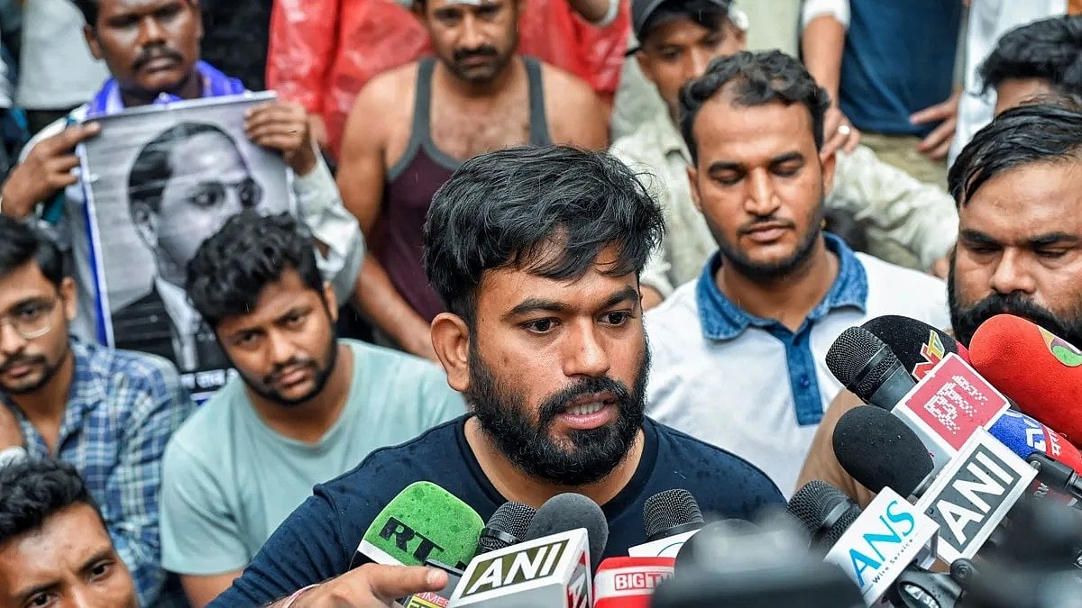'ಅವಧಿ ಮುಗಿದ ಆಹಾರದ ಪ್ಯಾಕೆಟ್ಗಳು, ಶೌಚಾಲಯದಲ್ಲಿ ನೀರೇ ಬರ್ತಿಲ್ಲ': ಮಹಾರಾಷ್ಟ್ರ ಸರ್ಕಾರದ ವಿರುದ್ಧ ಅಭಿಜಿತ್ ದೀಪ್ಕೆ ಕಿಡಿ! Video