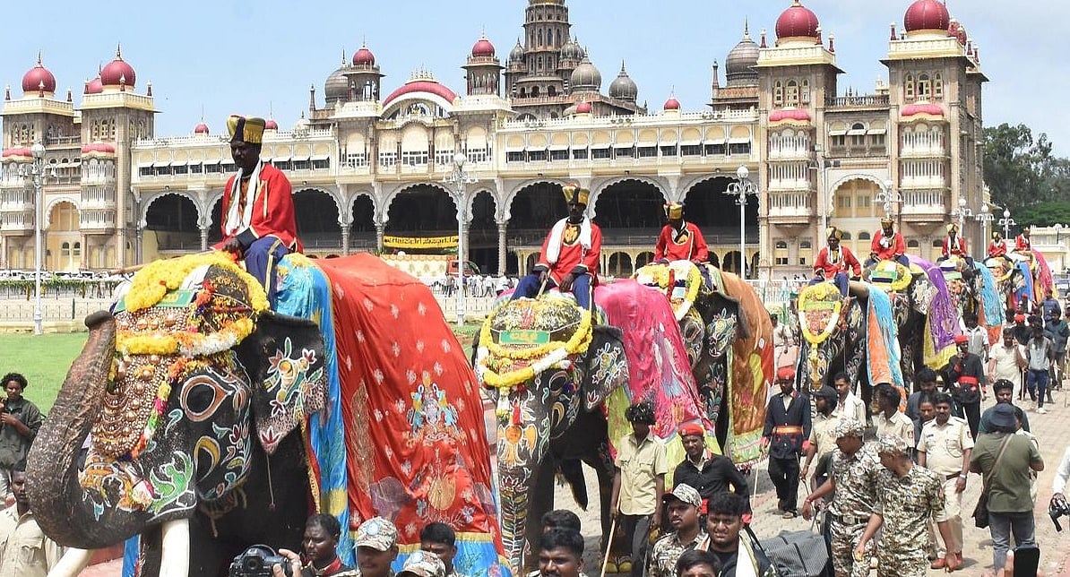 Mysuru Dasara 2026: ಮೈಸೂರು ಅರಮನೆಗೆ ಆಗಮಿಸಿದ ದಸರಾ ಆನೆಗಳು; Video