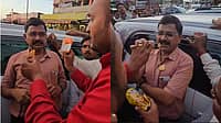 'ಈ ಅವಧಿ ಮೀರಿದ ಬಿಸ್ಕತ್ ನೀವೇ ತಿನ್ನಿ': FDA ಅಧಿಕಾರಿಗೆ ಮುತ್ತಿಗೆ ಹಾಕಿದ ಜನ