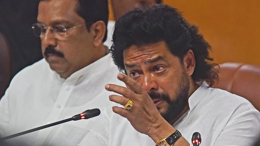 ಸಚಿವ ಸ್ಥಾನಕ್ಕೆ ನಾಗೇಂದ್ರ ರಾಜೀನಾಮೆ ನೀಡಿದ್ರು, ಇನ್ನೂ ಲೋಕಭವನಕ್ಕೆ ತಿಳಿಸದ ಸಿಎಂ ಡಿ.ಕೆ ಶಿವಕುಮಾರ್! ಕುತೂಹಲಕಾರಿ ನಡೆ