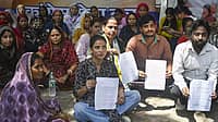 ನವದೆಹಲಿ: ಸ್ಥಳಾಂತರಕ್ಕೆ ನಕಾರ; ರಾಹುಲ್ ಭೇಟಿಯಾದ ಪ್ರಧಾನಿ ಮೋದಿ ನಿವಾಸ ಬಳಿಯ ಮೂರು ಸ್ಲಂಗಳ ನಿವಾಸಿಗಳು!
