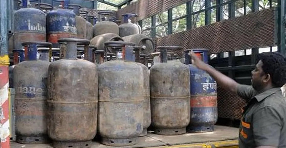 Commercial Cylinder Rate: ವಾಣಿಜ್ಯ ಬಳಕೆ ಸಿಲಿಂಡರ್ ಬೆಲೆ ಹೆಚ್ಚಳ; ಪರಿಷ್ಕೃತ ದರ ಇಂದಿನಿಂದಲೇ ಜಾರಿ
