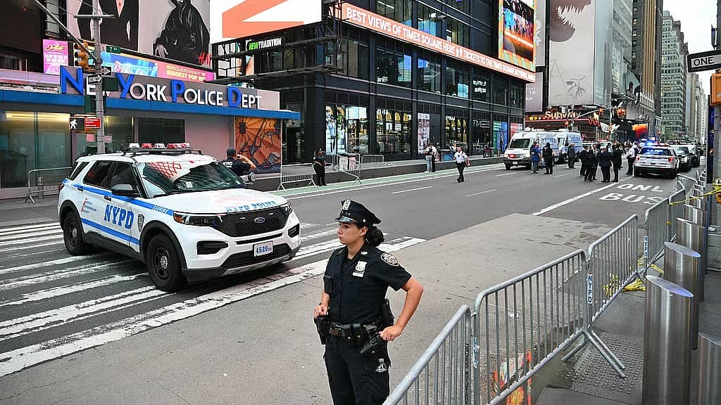 New York’s Times Squareನಲ್ಲಿ ರಕ್ತಪಾತ: ದಾರಿಹೋಕರಿಗೆ ಚೂರಿ ಇರಿತ; ಆತಂಕ ಸೃಷ್ಟಿಸಿದ್ದ ಮಹಿಳೆ ಪೊಲೀಸರ ಗುಂಡಿಗೆ ಬಲಿ..!