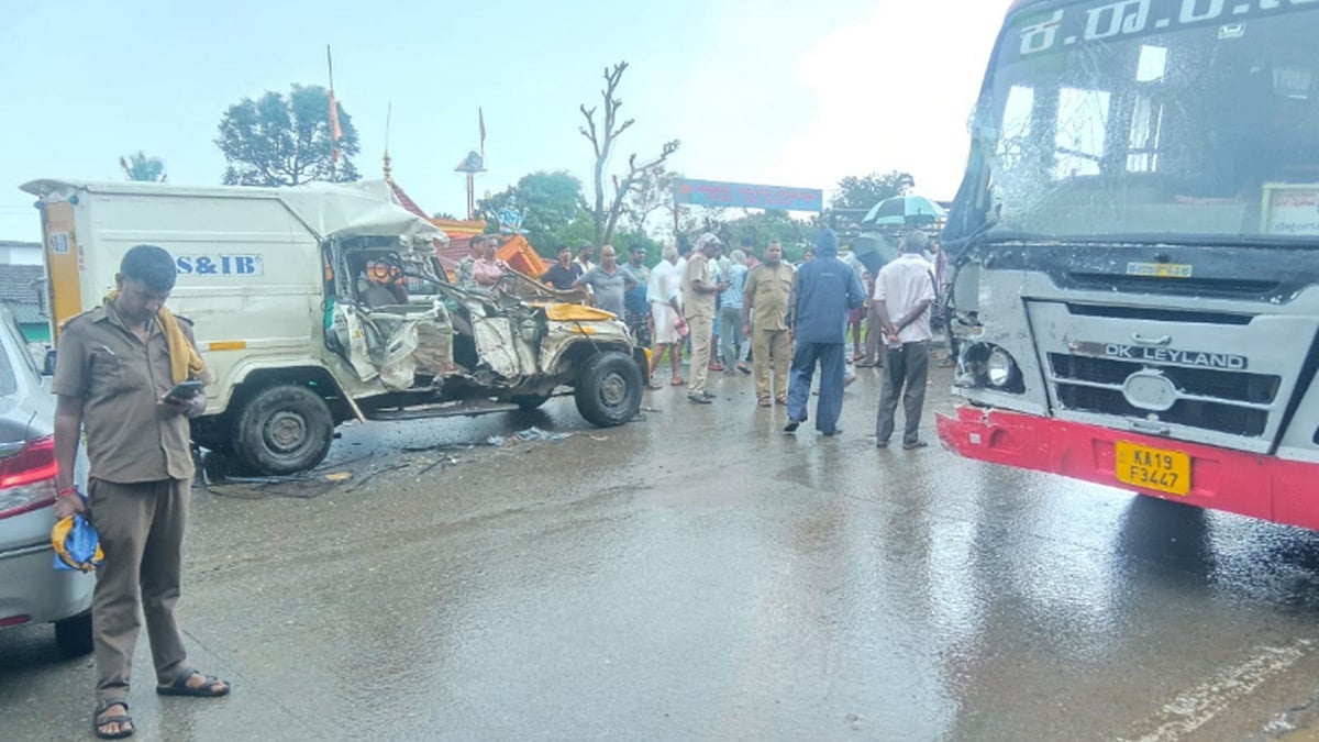 ಹಾಸನ: KSRTC ಬಸ್, ATM ವಾಹನದ ನಡುವೆ ಭೀಕರ ಅಪಘಾತ; ಓರ್ವ ಸಾವು, ನಾಲ್ವರಿಗೆ ಗಂಭೀರ ಗಾಯ
