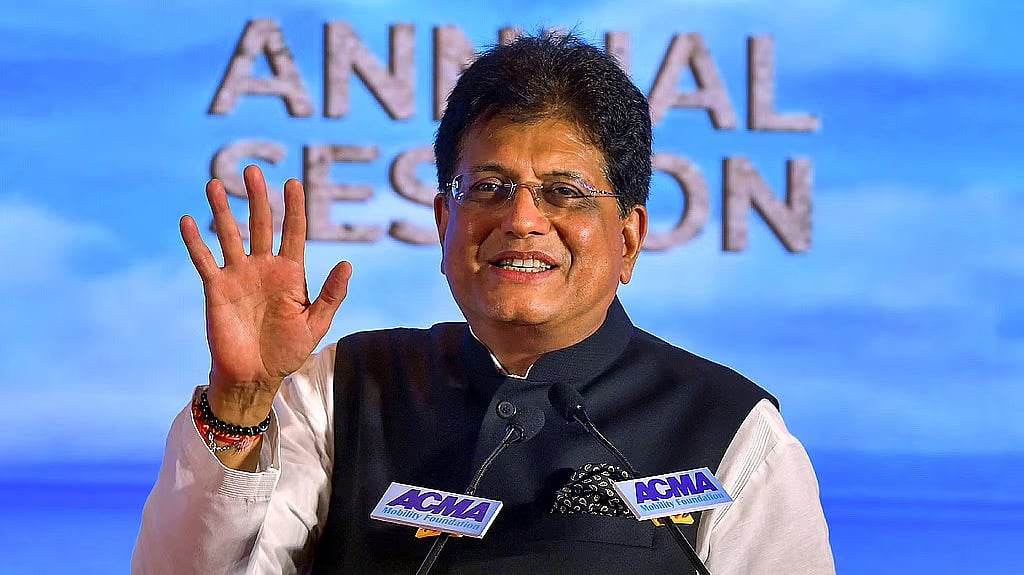 'ಸೇಬನ್ನು ಸೇಬಿನೊಂದಿಗೆ ಹೋಲಿಕೆ ಮಾಡೋದು ಅವರಿಗೆ ಗೊತ್ತಿಲ್ಲ, ಕೆಲಸ ಇಲ್ಲದವರು': GDP ಟೀಕೆಗೆ ಗೋಯಲ್ ತಿರುಗೇಟು