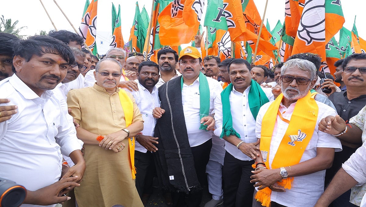 ಬಿಜೆಪಿ 'ಬಳ್ಳಾರಿ ಚಲೋ'ಗೆ 3ನೇ ದಿನವೂ ಭರ್ಜರಿ ಸ್ಪಂದನೆ: ರೈತರ 5 ಲಕ್ಷ ರೂ ವರೆಗಿನ ಸಾಲಮನ್ನಾಗೆ ವಿಜಯೇಂದ್ರ ಪಟ್ಟು!