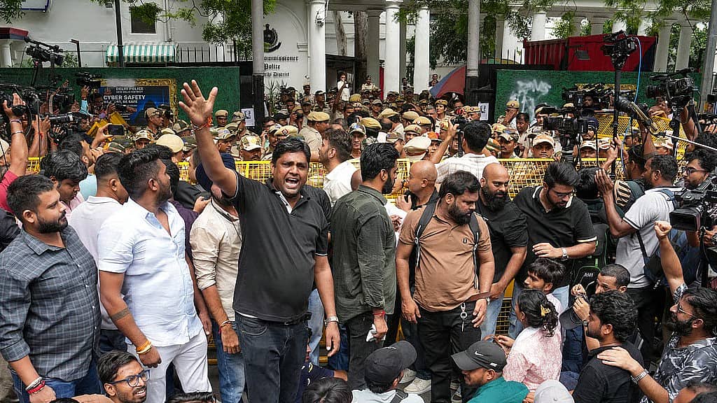 ಜಂತರ್ ಮಂತರ್ನಲ್ಲಿ ಹಲ್ಲೆ ಆರೋಪ: 72 ಗಂಟೆಗಳಲ್ಲಿ ಸ್ವತಂತ್ರ ಭಾರದ್ವಾಜ್ ಬಂಧಿಸುವುದಾಗಿ ದೆಹಲಿ ಪೊಲೀಸರ ಭರವಸೆ!