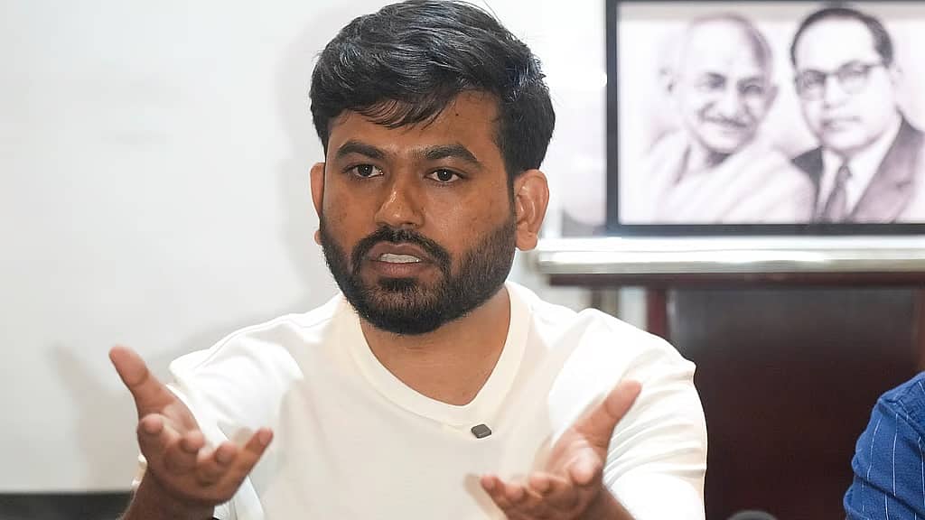 ಮುಖ್ಯ ಚುನಾವಣಾ ಆಯುಕ್ತರ ರಾಜೀನಾಮೆಗೆ ಆಗ್ರಹಿಸಿ ಬೀದಿಗಿಳಿದ ಕಾಕ್ರೋಚ್ ಜನತಾ ಪಾರ್ಟಿ: ಮುಂಬೈನಲ್ಲಿ ದೀಪ್ಕೆ ಅರೆಸ್ಟ್? ಅಸಲಿ ಸತ್ಯ ಇಲ್ಲಿದೆ