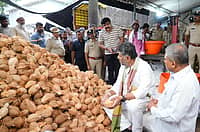 'ಯಾರೇ ಗಿಮಿಕ್ ಎಂದರೂ ಇದು ಅದ್ಭುತ ಕೆಲಸ': ಎಪಿಎಂಸಿ ಮಾರುಕಟ್ಟೆಗೆ ಡಿ.ಕೆ ಶಿವಕುಮಾರ್ ಭೇಟಿಗೆ ಹೈಕೋರ್ಟ್ ಶ್ಲಾಘನೆ