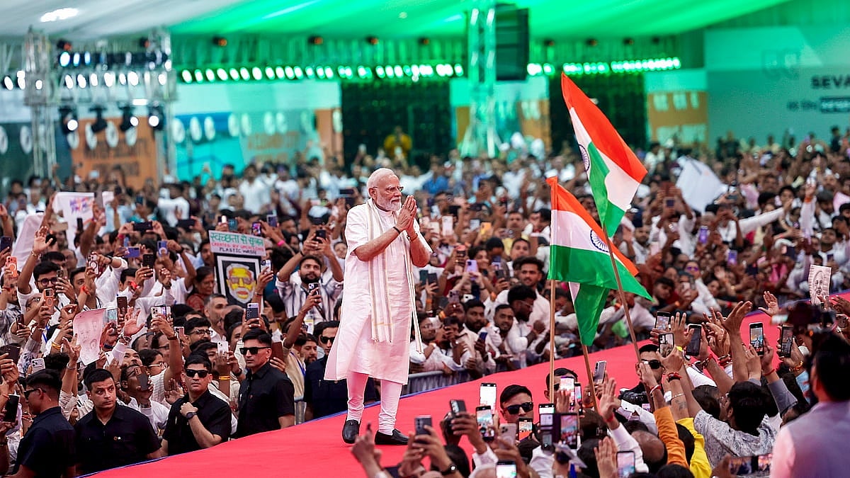 ಪ್ರಧಾನಿ ಮೋದಿ ಕಾರ್ಯಕ್ರಮಕ್ಕೂ ಮುನ್ನ ಭಾರೀ ಭದ್ರತಾಲೋಪ: ನಕಲಿ PMO ಅಧಿಕಾರಿ, ಗನ್ ಹೊಂದಿದ್ದ ಇಬ್ಬರ ಬಂಧನ!